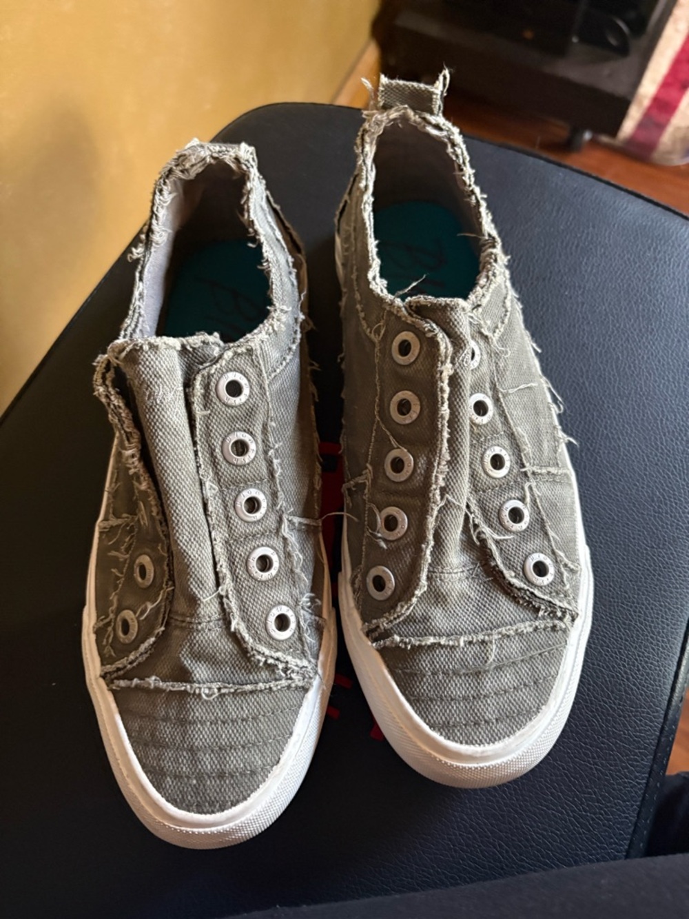 Casual Frayed Canvas Slip-On Sneakers - Olive Green